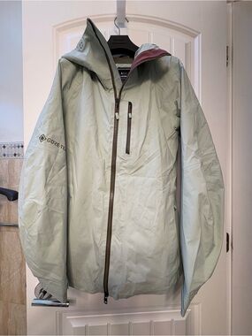 Burton AK Gortex Women’s Light Mint Ski Jacket - size M
